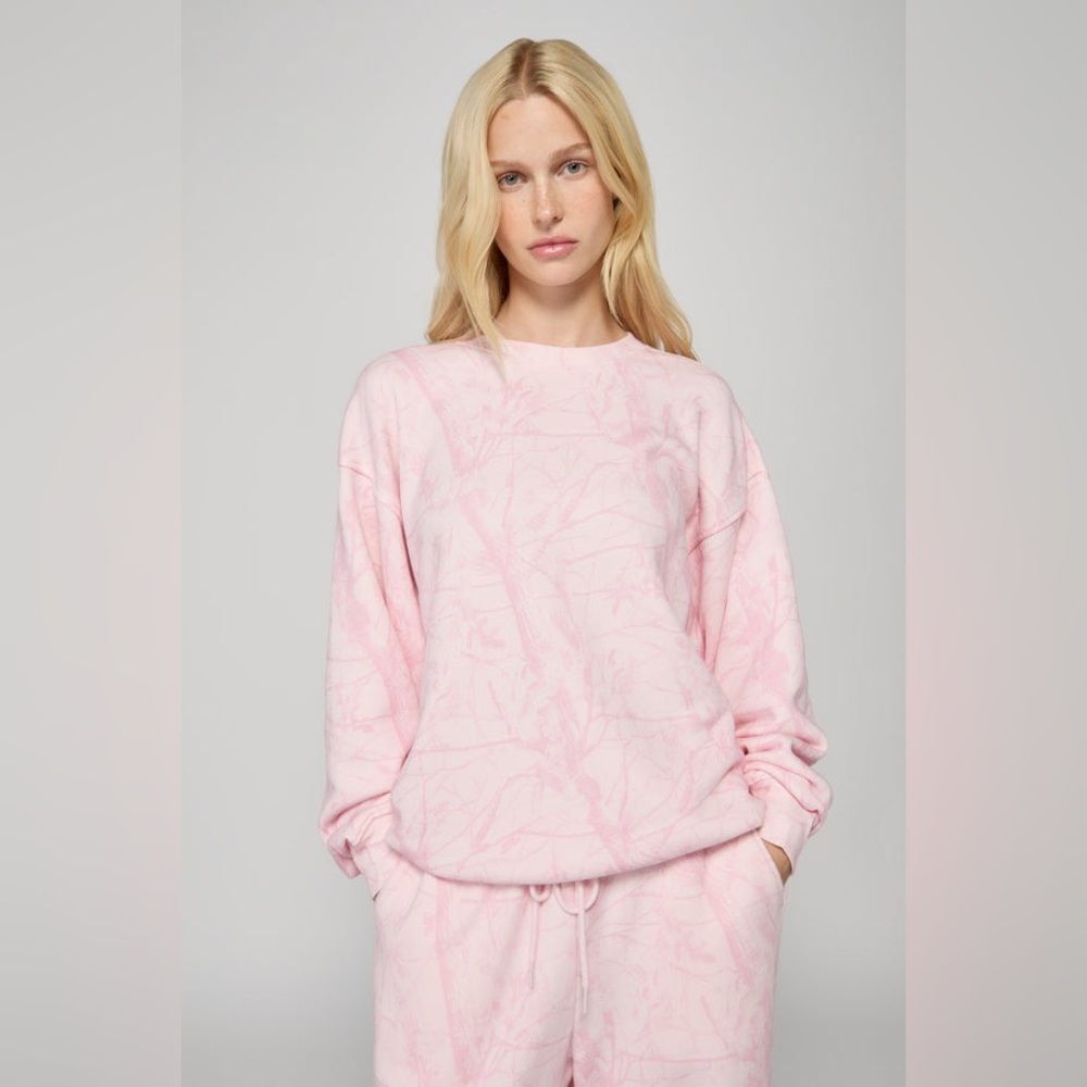 DAIRY BOY OVERSIZED CREWNECK BUBBLEGUM CAMO APPLIQUE FLAWED